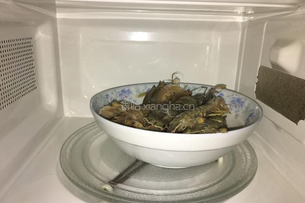微波炉皮皮虾的做法图解4