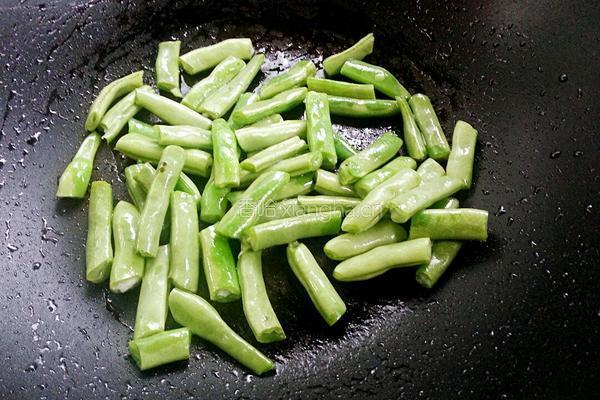 土豆豆角炖粉条的做法图解5
