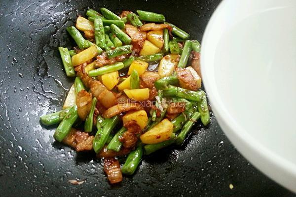 土豆豆角炖粉条的做法图解12