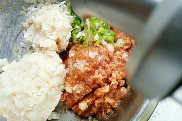 莲菜肉馅饺子的做法图解8