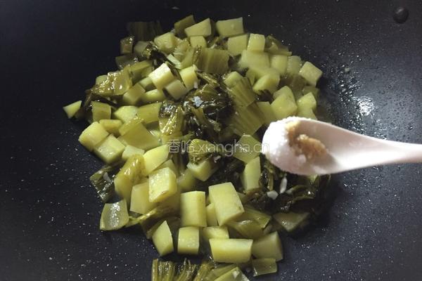 酸菜炖土豆的做法图解6