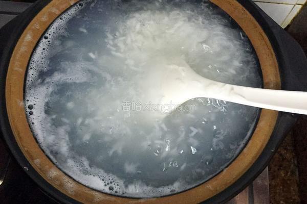 皮蛋牛肉粥的做法图解5
