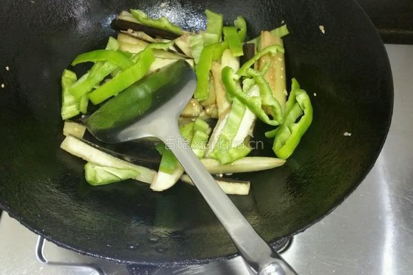 青椒焖茄子的做法图解6