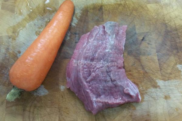 胡萝卜牛肉丝的做法图解1