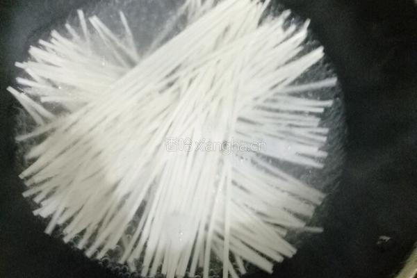 橄榄菜拌面的做法图解2