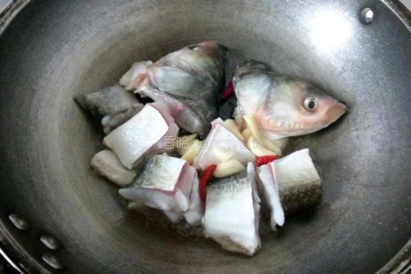 豆腐烧鱼块的做法图解4