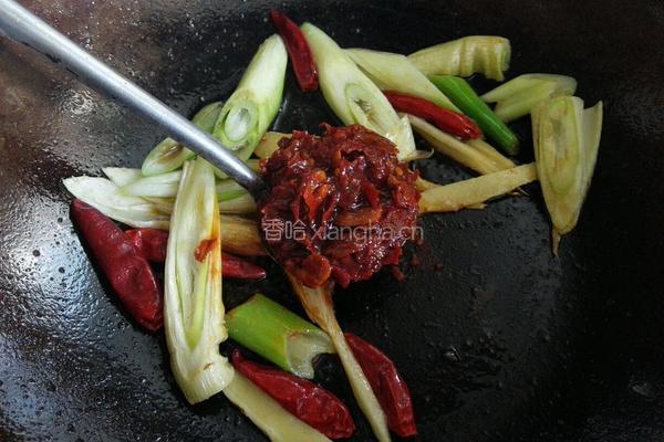 豆瓣酱烧鲈鱼的做法图解8