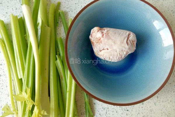芹菜猪肉馅馄饨的做法图解1