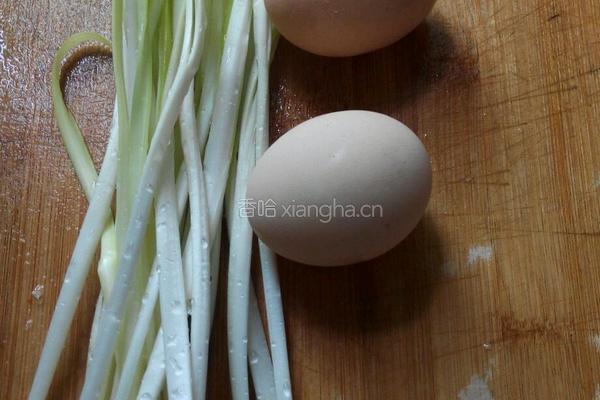 韭王炒鸡蛋的做法图解1