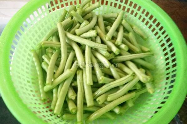 豇豆红烧肉的做法图解3
