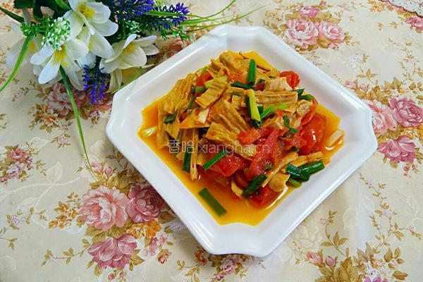 西红柿炒豆腐皮