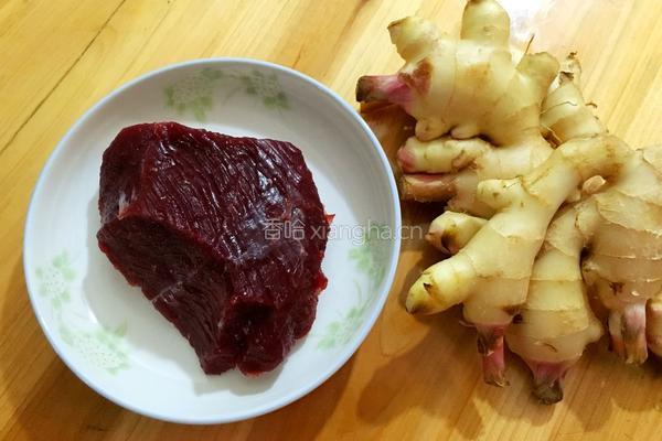 姜丝牛肉的做法图解1