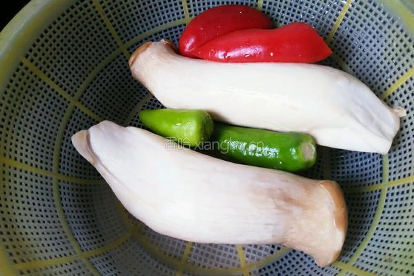 爆炒杏鲍菇的做法图解1