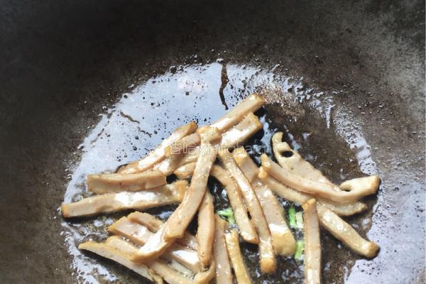 香干炒火腿肠的做法图解3