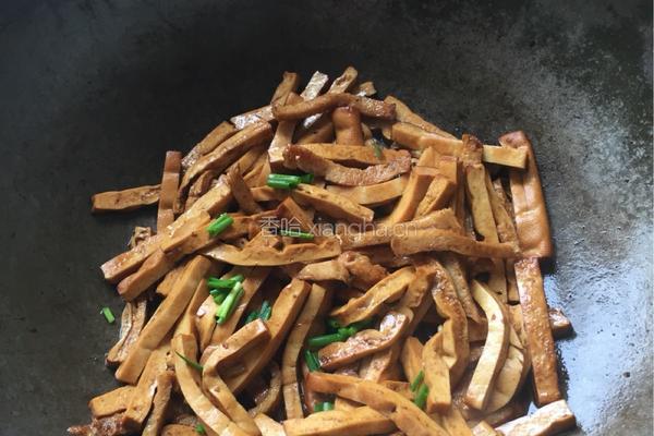 香干炒火腿肠的做法图解5