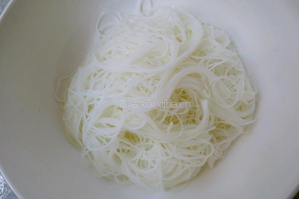 蛋炒米粉的做法图解1
