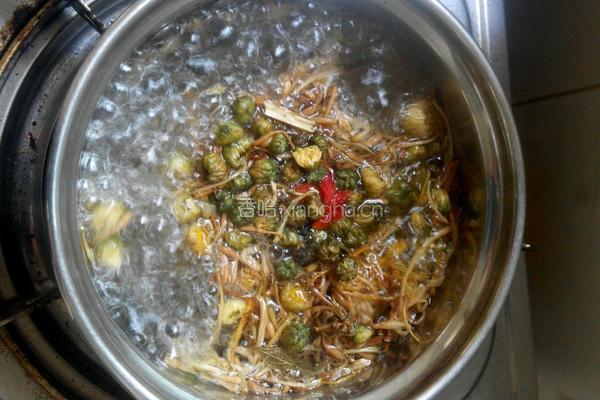 金银花菊花茶的做法图解3