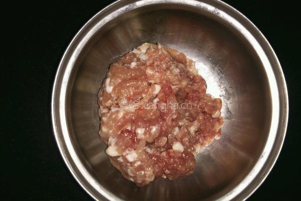 芹菜肉末的做法图解1