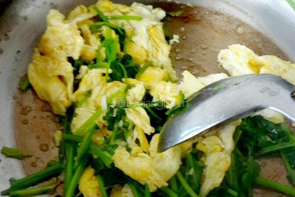 香菜炒鸡蛋的做法图解8