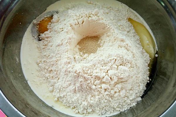 火腿奶酪小餐包的做法图解2