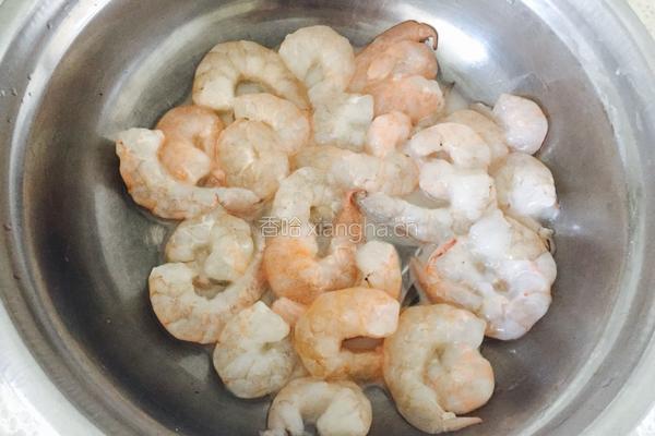 西芹腰果虾仁的做法图解2