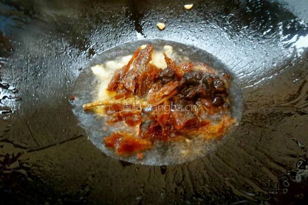 豆豉鲮鱼绿豆芽的做法图解6