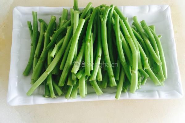 炒空心菜梗的做法图解2