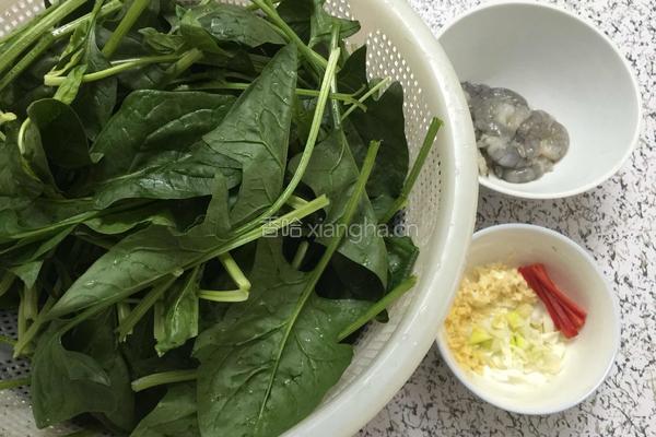 虾仁菠菜的做法图解1