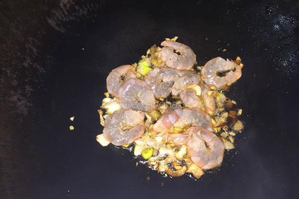 虾仁菠菜的做法图解3