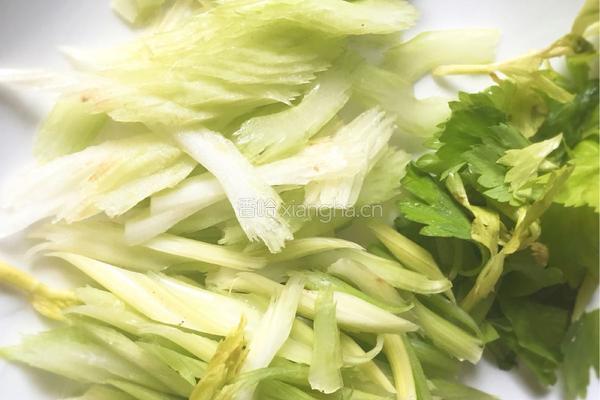 肉片炒西芹的做法图解5