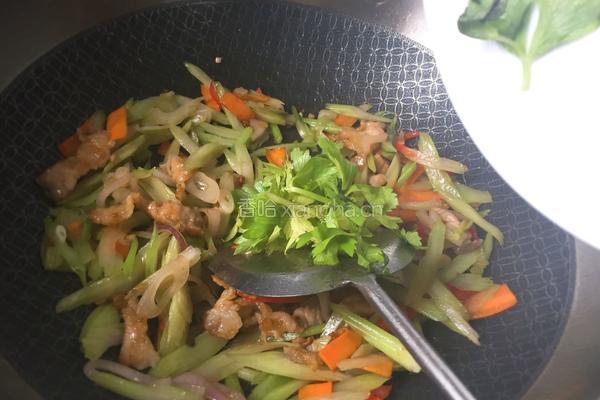 肉片炒西芹的做法图解13