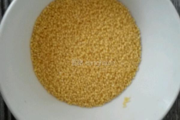 牛奶粥的做法图解1