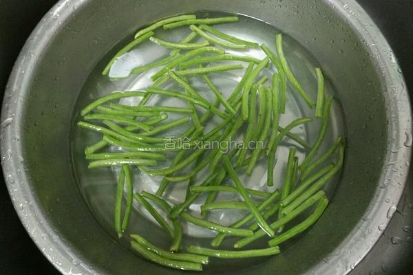 土豆豆角炖牛肉的做法图解3