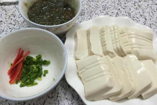 皮蛋内脂豆腐的做法图解2