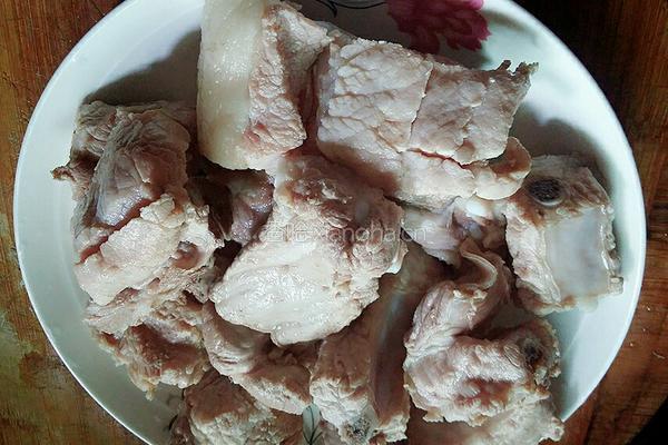 淮山枸杞子排骨汤的做法图解4