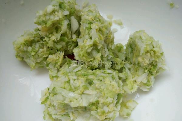 包菜饺子馅的做法图解7