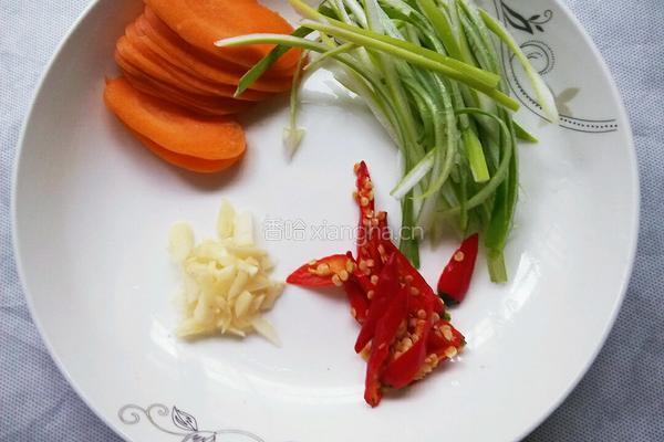新鲜茶树菇小炒的做法图解2