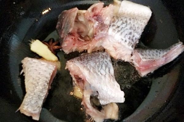 黄焖鱼的做法图解2