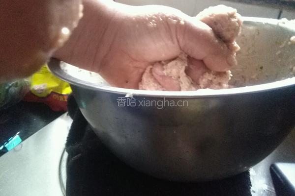 小青在穿小肉圆的做法图解3