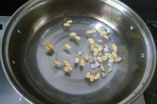 黄芪茯苓酒酿的做法图解2