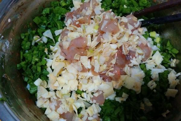 韭菜鸡蛋虾仁饺子的做法图解5