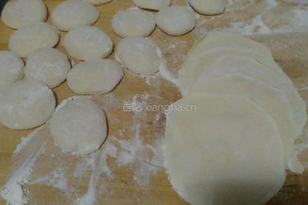 韭菜鸡蛋虾仁饺子的做法图解9