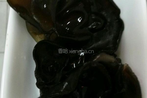 黑木耳草鱼肉片汤的做法图解3