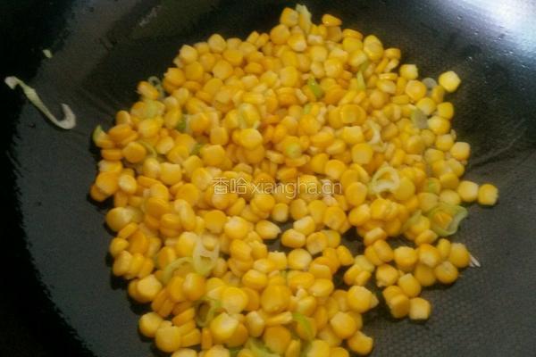 玉米粒炒饭的做法图解3