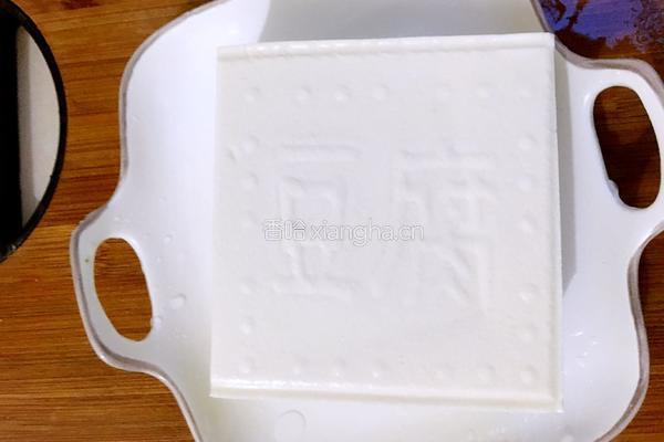 豆腐塞肉的做法图解1
