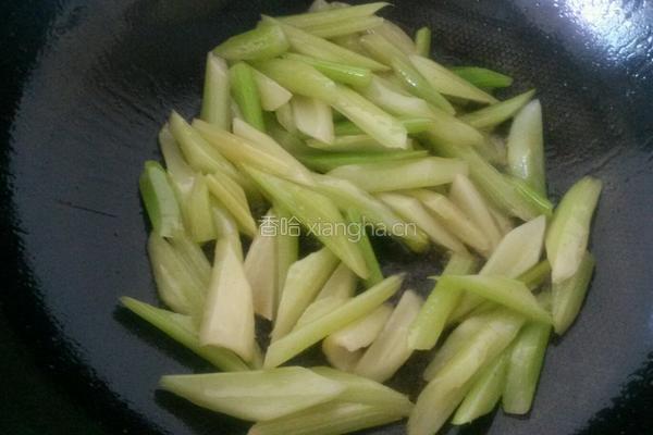芹菜虾仁的做法图解5