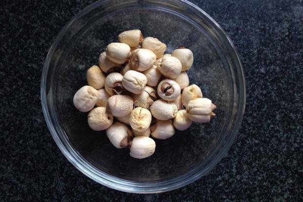 红豆薏米莲子粥的做法图解3