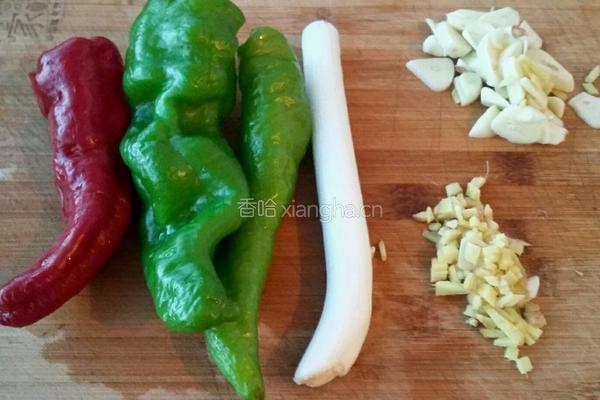 青椒炒羊肉的做法图解1
