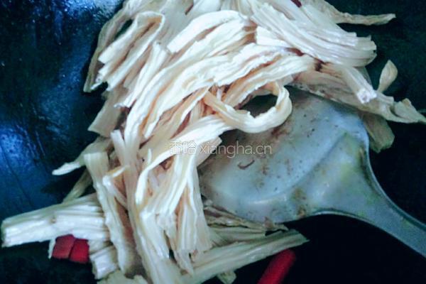 红烧肉烧腐竹的做法图解3