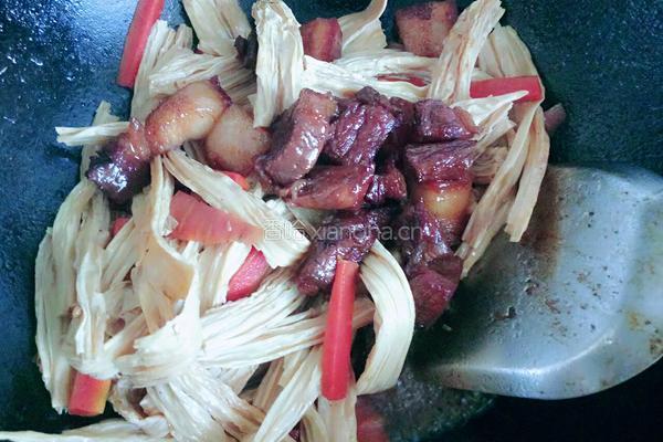 红烧肉烧腐竹的做法图解5